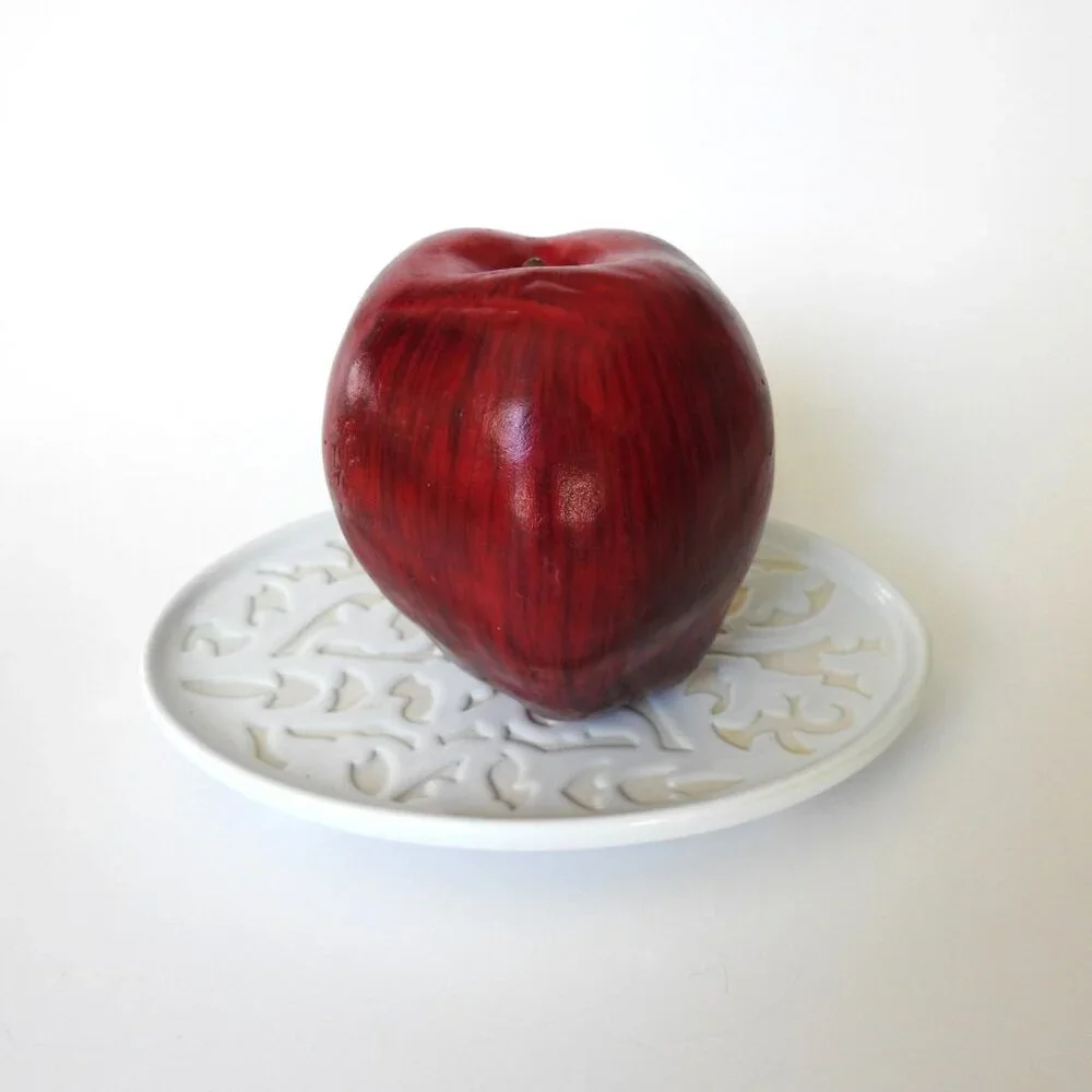 Carved Footed Ceramic Soap Dish White Leaf Design Elegant Bath Decor